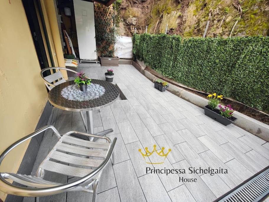 Principessa Sichelgaita House Salerno Exterior foto